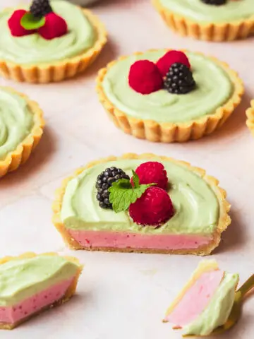 Himbeer-Matcha-Tartelettes_Soulfood LowCarberia Jasmin Mengele Rezept